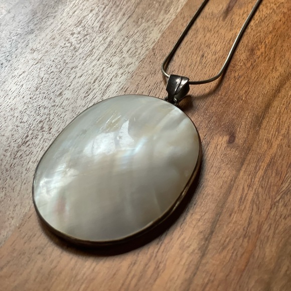 Vintage | Mother Of Pearl Statement Necklace - Picture 8 of 17